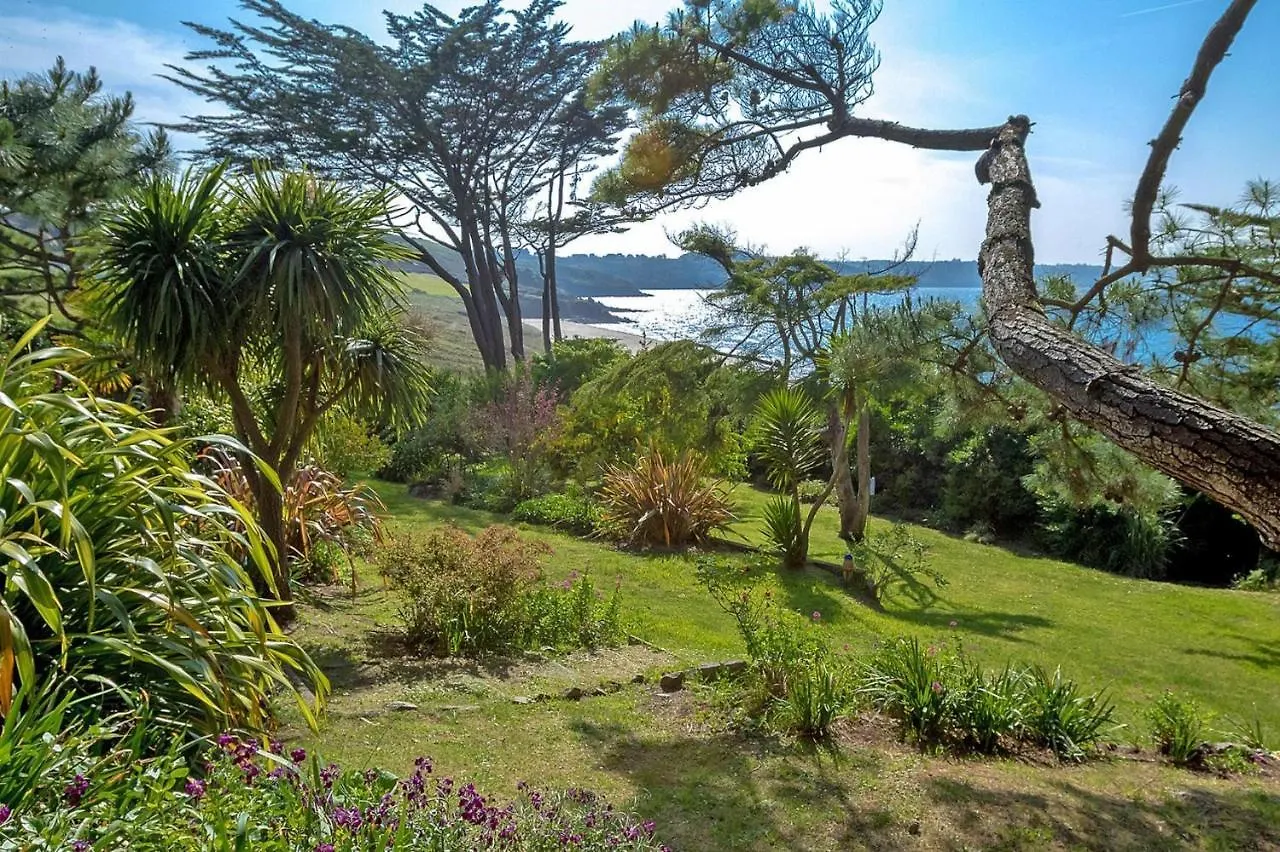Beautiful 4 Family Villa Overlooking The Beach Locquirec